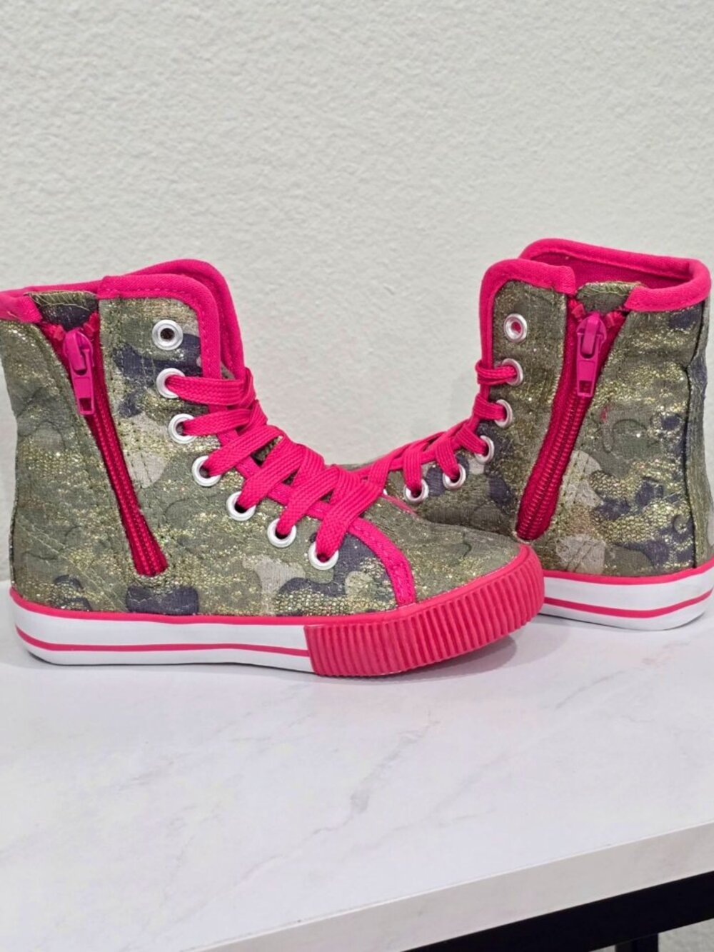 Fab Kids ✦ Camo Glitter High‑Top Sneakers ✦ Pink Accents Side Zip Lace‑Up 9 NWT - Picture 3 of 10